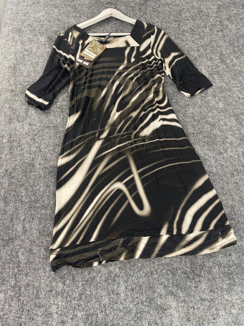 Red Apple Shift Dress Womens Small Tie Dye Zebra Print 1/2 Sleeve Black N329